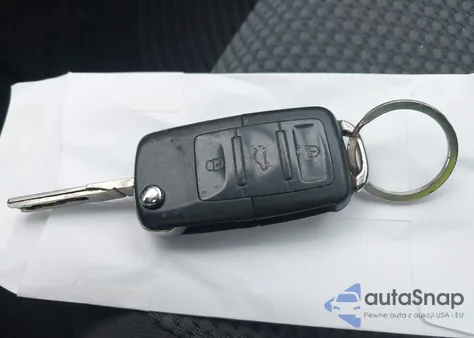 2010 Volkswagen Jetta S z USA, uszkodzony, nr VIN 3VWJX7AJ9AM051878